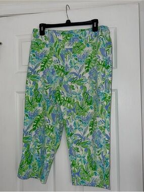 Printed Capri Pants in Green & Blue Leaf Pattern